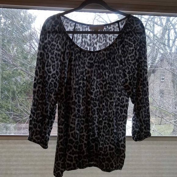 Top - Picture 2 of 2